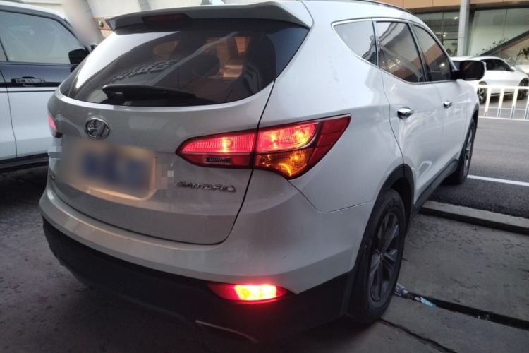 Used Hyundai Santa Fe 2015 2.0T Automatic Two-Wheel Drive Smart Version 5 Seats Rear Right 45 Deg