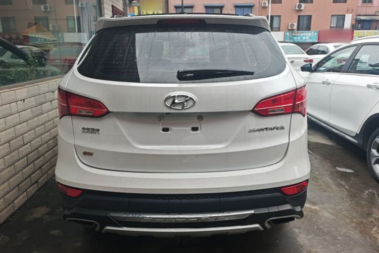 Used Hyundai Santa Fe 2015 2.4L Automatic Two-Wheel Drive Smart Version 5 Seats Rear