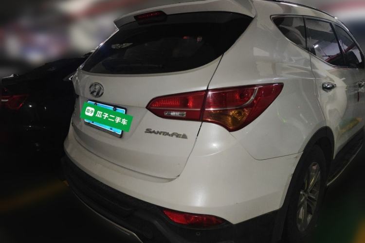 Used Hyundai Santa Fe 2015 2.4L Automatic Two-Wheel Drive Smart Version 5 Seats Rear