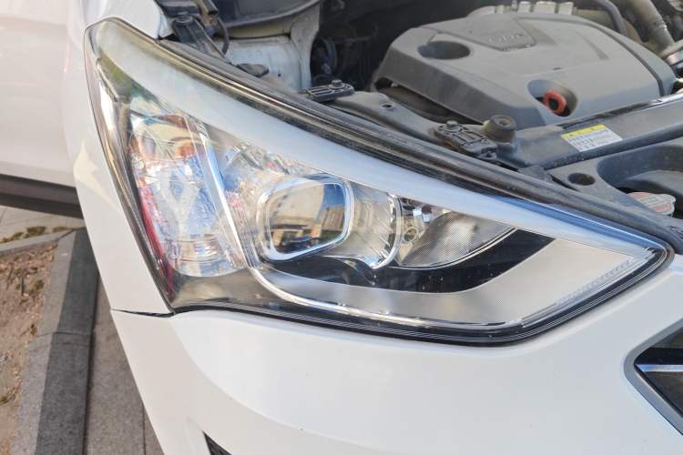 Used Hyundai Santa Fe 2015 2.0T Automatic Two-Wheel Drive Smart Version 5 Seats Right Front Headlight