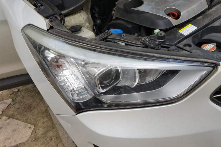 Used Hyundai Santa Fe 2015 2.0T Automatic Two-Wheel Drive Smart Version 5 Seats Right Front Headlight