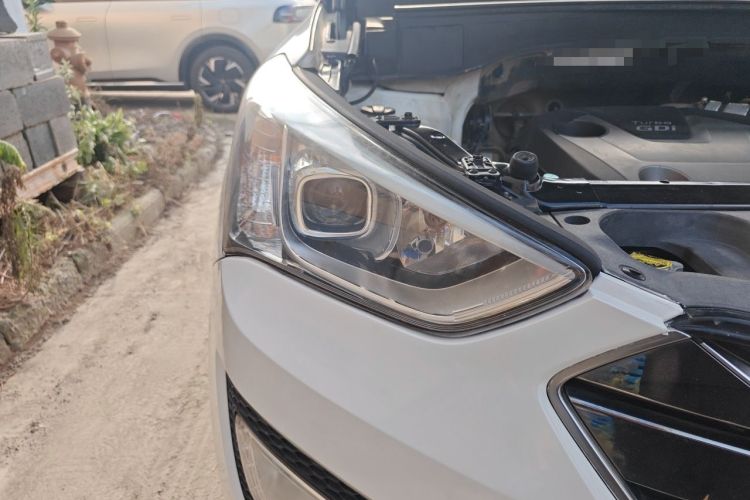 Used Hyundai Santa Fe 2015 2.0T Automatic Two-Wheel Drive Smart Version 5 Seats Right Front Headlight