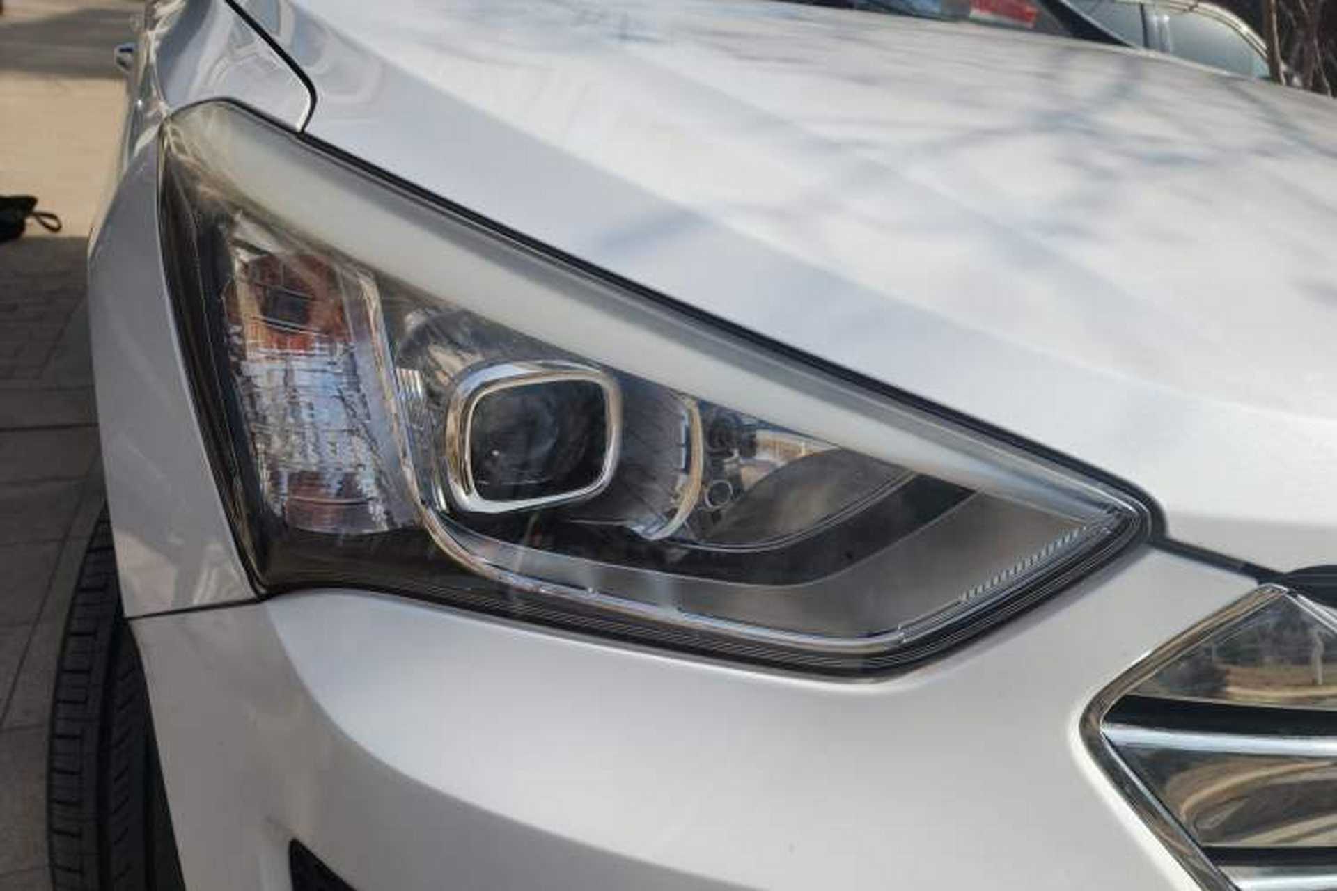 Used Hyundai Santa Fe 2015 2.0T Automatic Two-Wheel Drive Smart Version 5 Seats Right Front Headlight