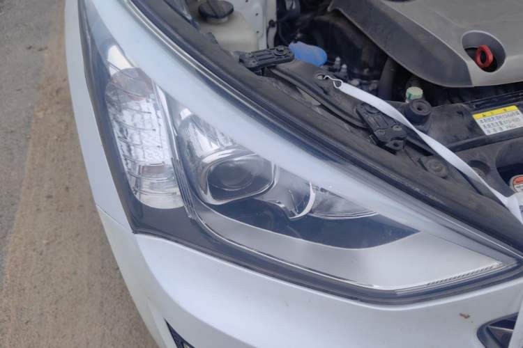 Used Hyundai Santa Fe 2015 2.0T Automatic Two-Wheel Drive Smart Version 5 Seats Right Front Headlight