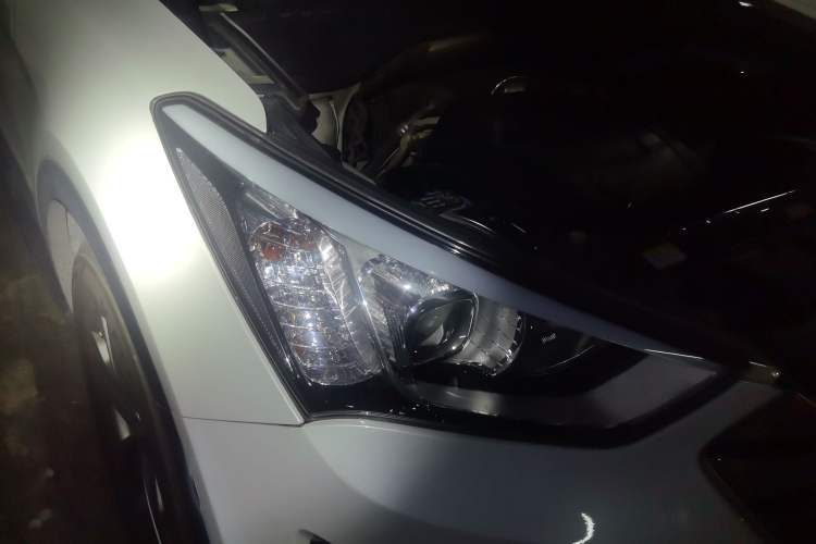 Used Hyundai Santa Fe 2015 2.0T Automatic Two-Wheel Drive Smart Version 5 Seats Right Front Headlight