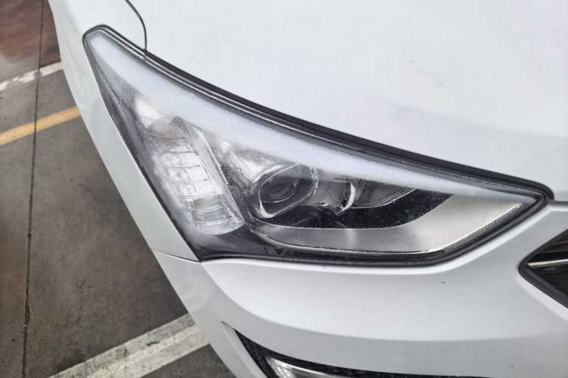 Used Hyundai Santa Fe 2015 2.0T Automatic 4x4 Smart 7-Seater Right Front Headlight