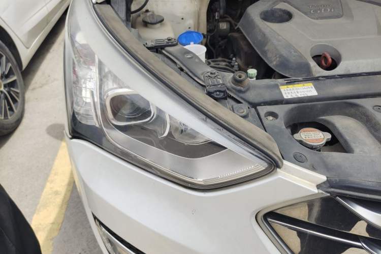 Used Hyundai Santa Fe 2015 2.0T Automatic Two-Wheel Drive Smart Version 5 Seats Right Front Headlight