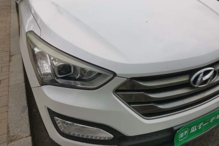Used Hyundai Santa Fe 2015 2.0T Automatic 4x4 Smart 7-Seater Right Front Headlight