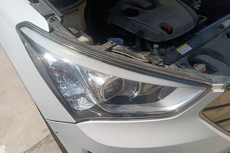 Used Hyundai Santa Fe 2015 2.0T Automatic Two-Wheel Drive Smart Version 5 Seats Right Front Headlight