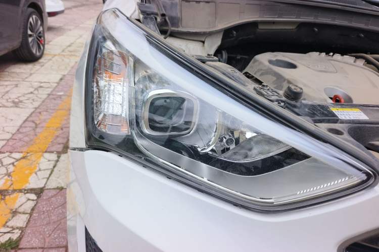Used Hyundai Santa Fe 2015 2.0T Automatic Two-Wheel Drive Comfort Version 5 Seats Right Front Headlight