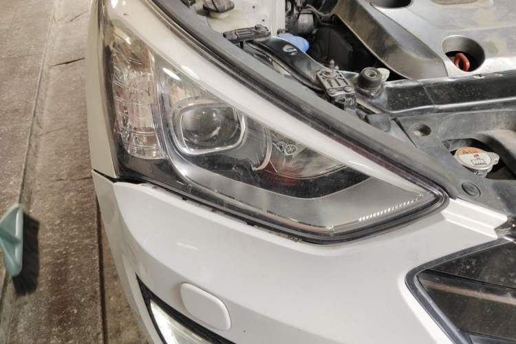 Used Hyundai Santa Fe 2015 2.0T Automatic 4x4 Top-Grade 7-Seater Right Front Headlight