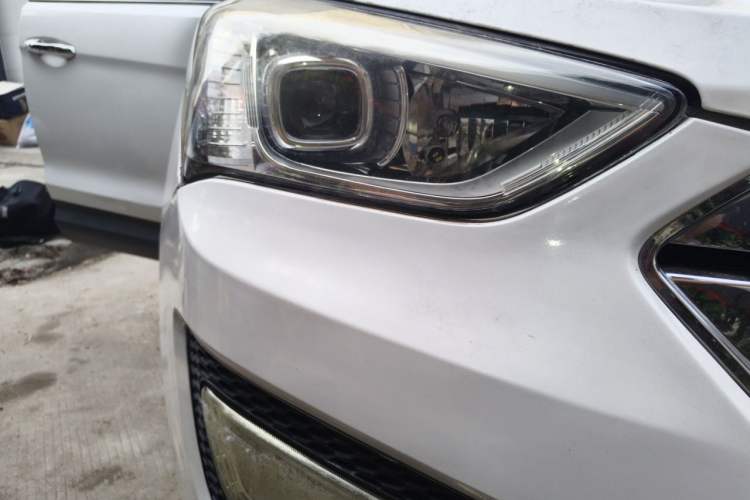 Used Hyundai Santa Fe 2015 2.0T Automatic Two-Wheel Drive Smart Version 5 Seats Right Front Headlight