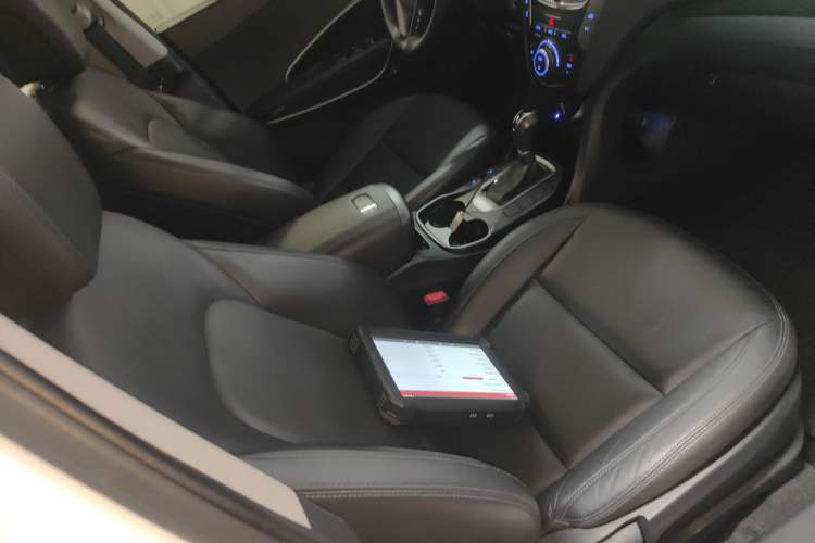 Used Hyundai Santa Fe 2015 2.0T Automatic All-Wheel Drive Smart Version 5 Seats Right Front Seat