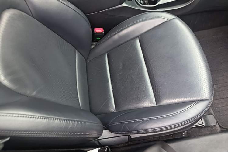 Used Hyundai Santa Fe 2015 2.0T Automatic 4x4 Smart 7-Seater Right Front Seat