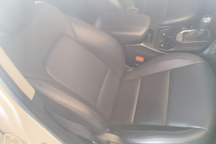 Used Hyundai Santa Fe 2015 2.0T Automatic Two-Wheel Drive Smart Version 5 Seats Right Front Seat