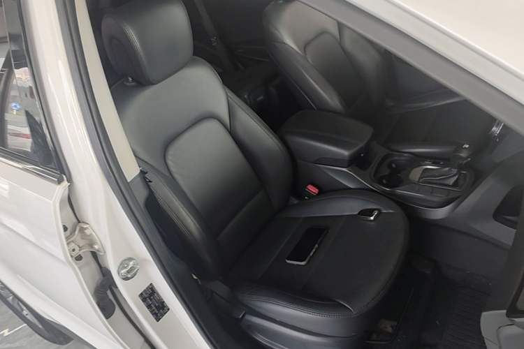 Used Hyundai Santa Fe 2015 2.0T Automatic Two-Wheel Drive Smart Version 5 Seats Right Front Seat