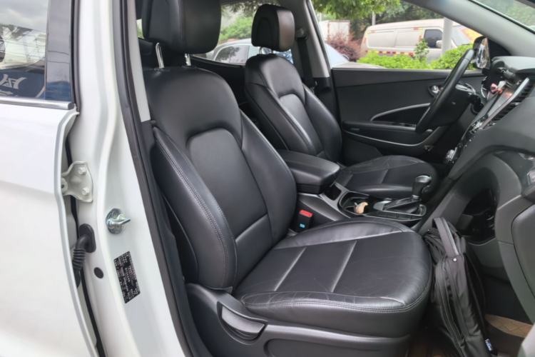 Used Hyundai Santa Fe 2015 2.0T Automatic Two-Wheel Drive Smart Version 5 Seats Right Front Seat