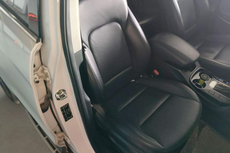 Used Hyundai Santa Fe 2015 2.0T Automatic Two-Wheel Drive Smart Version 5 Seats Right Front Seat