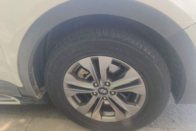 Used Hyundai Santa Fe 2015 2.0T Automatic Two-Wheel Drive Smart Version 5 Seats Right Front Wheel Hub