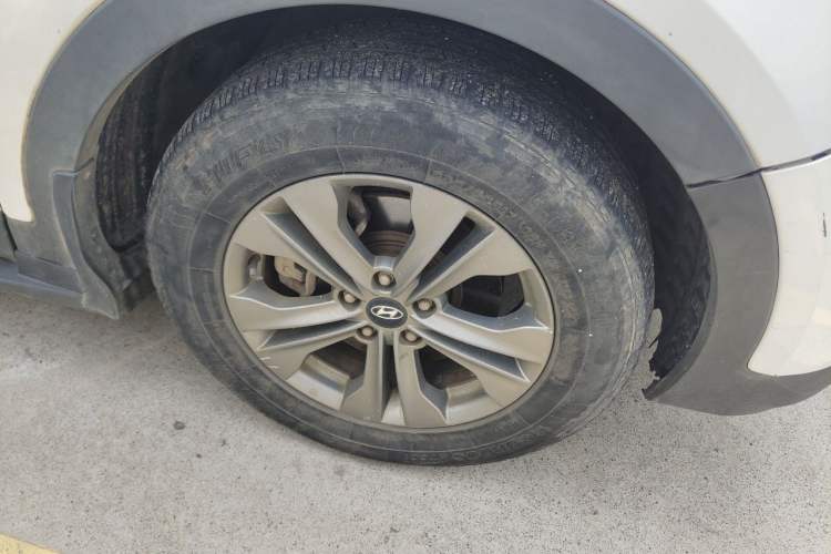 Used Hyundai Santa Fe 2015 2.0T Automatic Two-Wheel Drive Smart Version 5 Seats Right Front Wheel Hub