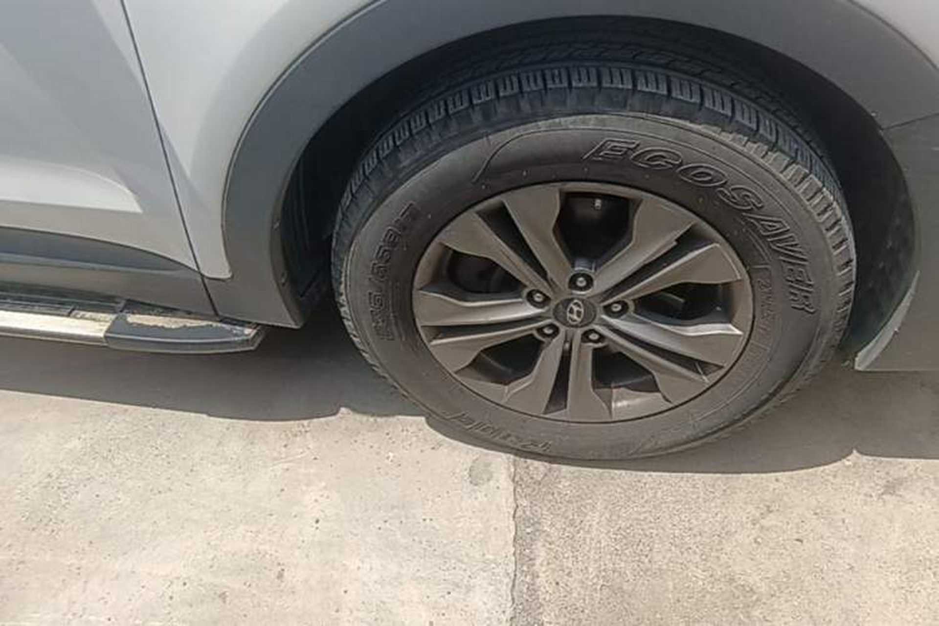 Used Hyundai Santa Fe 2015 2.0T Automatic Two-Wheel Drive Smart Version 5 Seats Right Front Wheel Hub