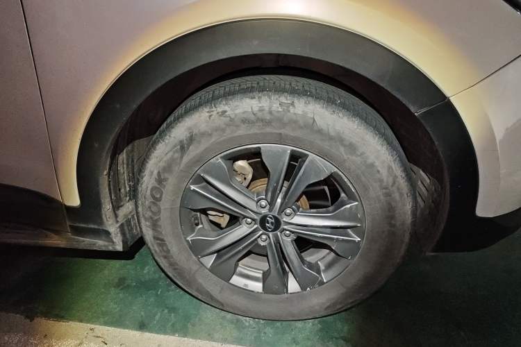 Used Hyundai Santa Fe 2015 2.0T Automatic Two-Wheel Drive Smart Version 5 Seats Right Front Wheel Hub