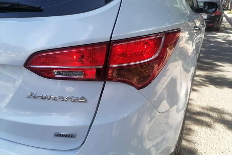 Used Hyundai Santa Fe 2015 2.0T Automatic 4x4 Smart 7-Seater Right Rear Taillight