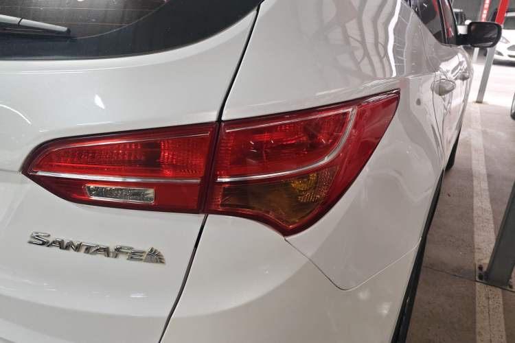 Used Hyundai Santa Fe 2015 2.0T Automatic Two-Wheel Drive Comfort Version 5 Seats Right Rear Taillight