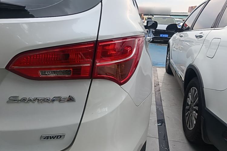 Used Hyundai Santa Fe 2015 2.0T Automatic 4x4 Smart 7-Seater Right Rear Taillight