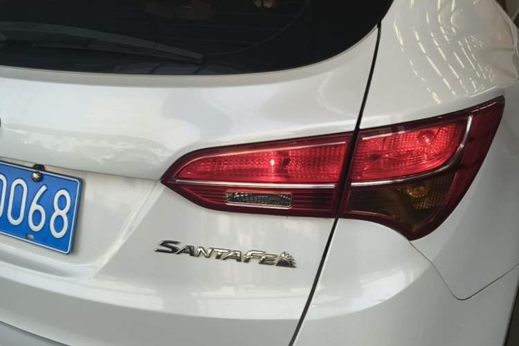Used Hyundai Santa Fe 2015 2.0T Automatic Two-Wheel Drive Smart Version 5 Seats Right Rear Taillight