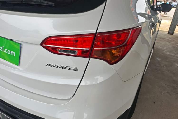 Used Hyundai Santa Fe 2015 2.0T Automatic Two-Wheel Drive Smart Version 5 Seats Right Rear Taillight