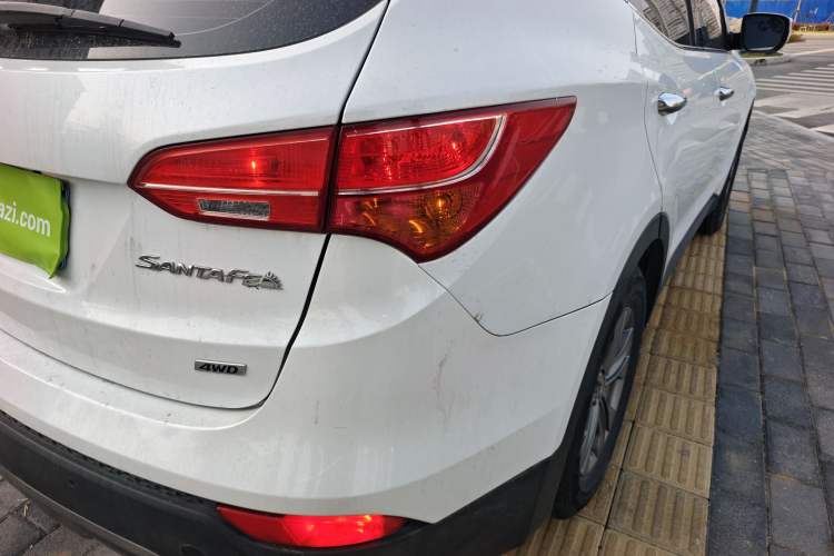 Used Hyundai Santa Fe 2015 2.0T Automatic Two-Wheel Drive Smart Version 5 Seats Right Rear Taillight