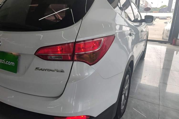 Used Hyundai Santa Fe 2015 2.0T Automatic Two-Wheel Drive Smart Version 5 Seats Right Rear Taillight