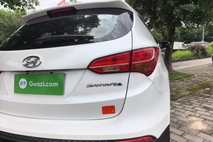 Used Hyundai Santa Fe 2015 2.0T Automatic Two-Wheel Drive Smart Version 5 Seats Right Rear Taillight
