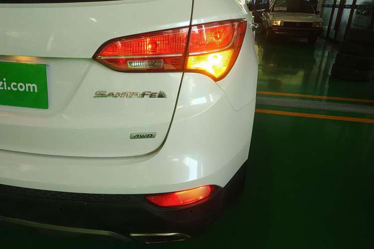 Used Hyundai Santa Fe 2015 2.0T Automatic 4x4 Smart 7-Seater Right Rear Taillight