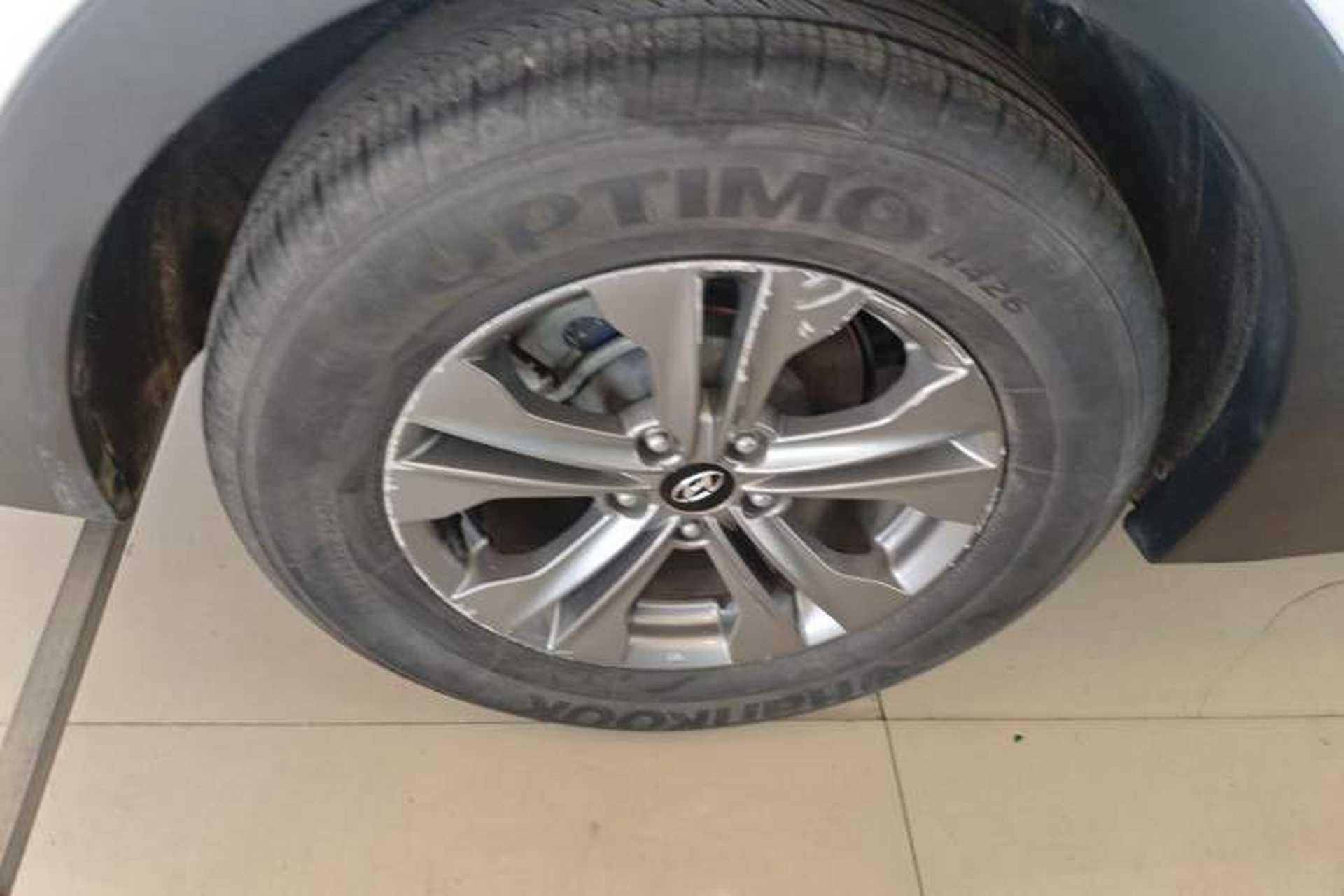 Used Hyundai Santa Fe 2015 2.0T Automatic Two-Wheel Drive Smart Version 5 Seats Right Rear Wheel Hub