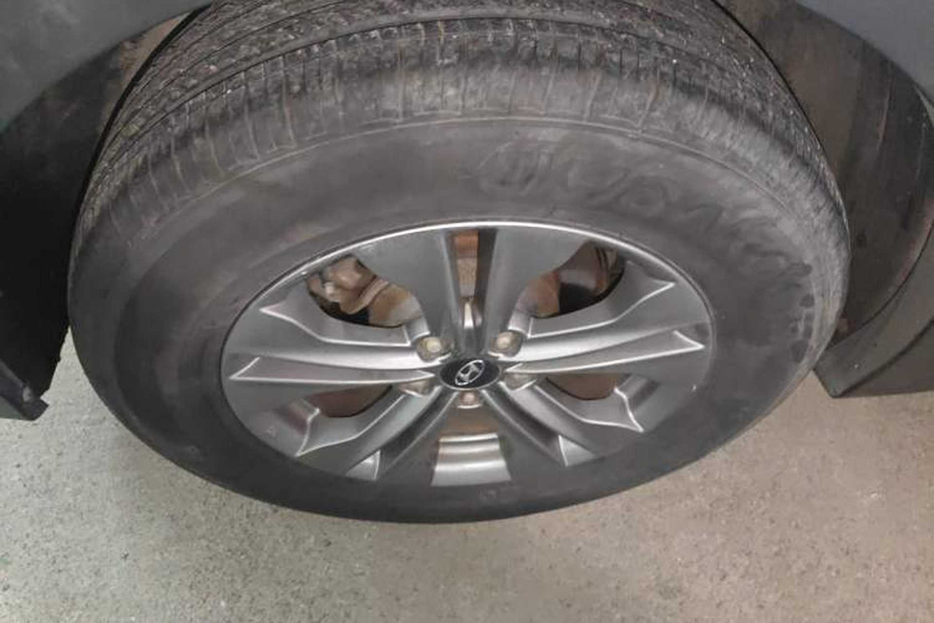 Used Hyundai Santa Fe 2015 2.0T Automatic Two-Wheel Drive Comfort Version 5 Seats Right Rear Wheel Hub