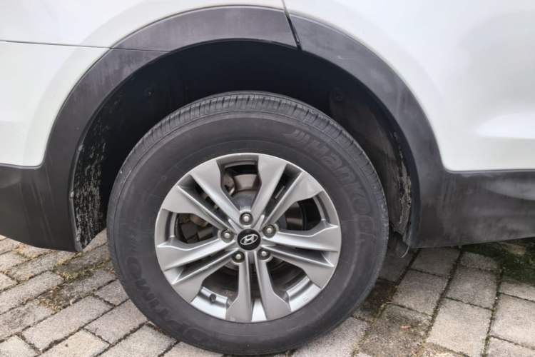 Used Hyundai Santa Fe 2015 2.0T Automatic Two-Wheel Drive Smart Version 5 Seats Right Rear Wheel Hub