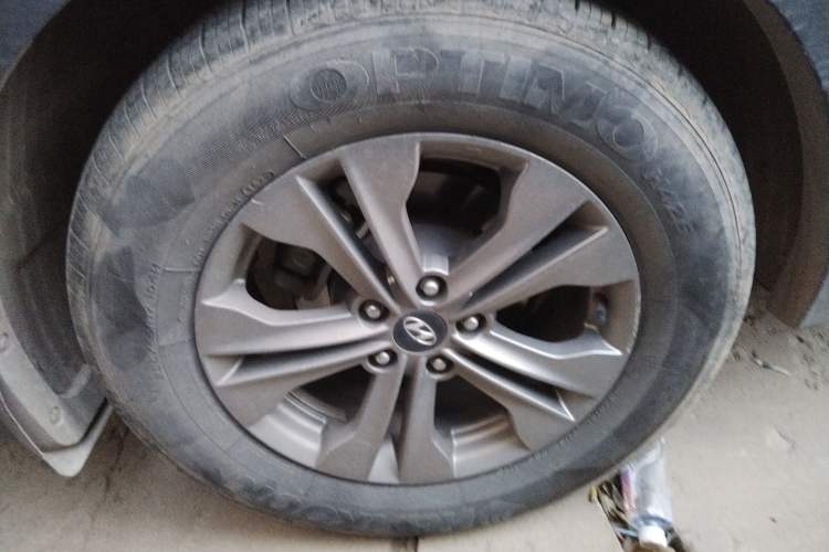 Used Hyundai Santa Fe 2015 2.0T Automatic Two-Wheel Drive Smart Version 5 Seats Right Rear Wheel Hub