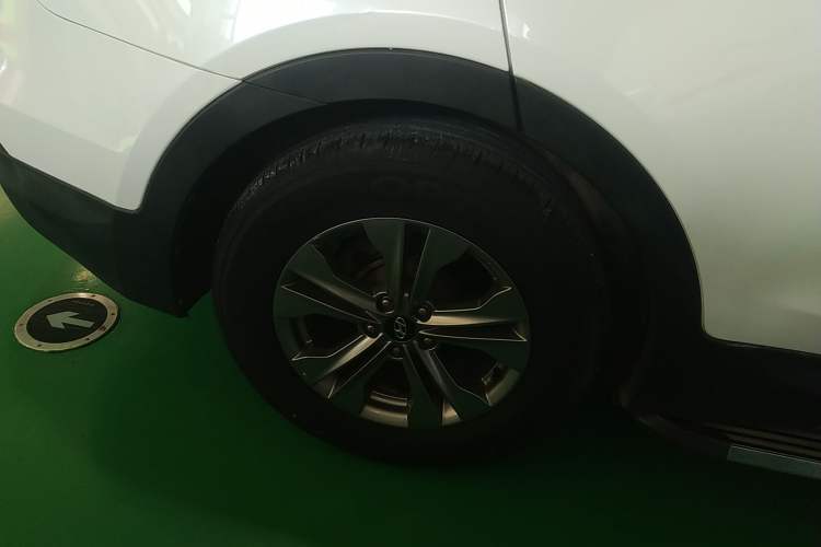 Used Hyundai Santa Fe 2015 2.0T Automatic 4x4 Smart 7-Seater Right Rear Wheel Hub