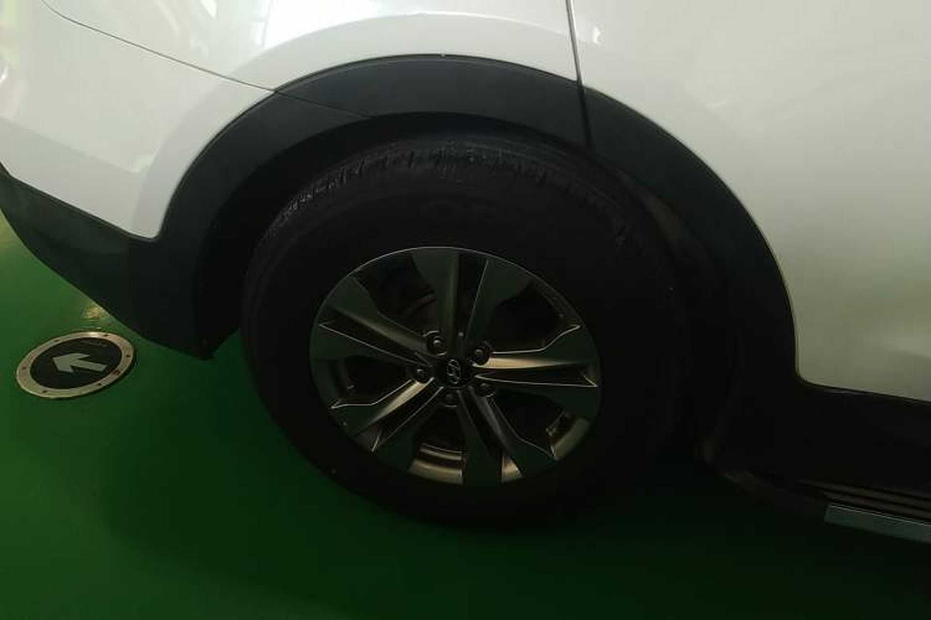Used Hyundai Santa Fe 2015 2.0T Automatic 4x4 Smart 7-Seater Right Rear Wheel Hub