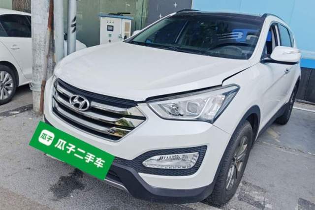Used Hyundai Santa Fe 2015 2.4L Automatic All-Wheel Drive Smart Version 5 Seats