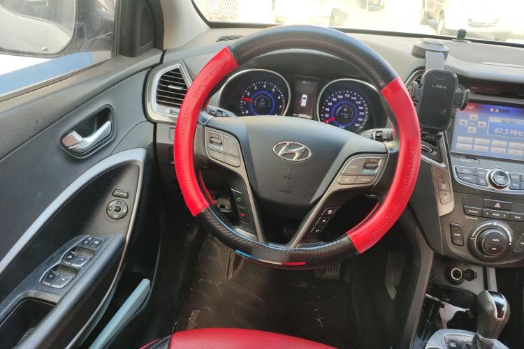 Used Hyundai Santa Fe 2015 2.0T Automatic Two-Wheel Drive Smart Version 5 Seats Steering Wheel