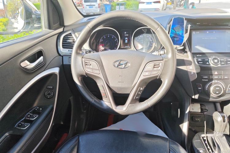 Used Hyundai Santa Fe 2015 2.0T Automatic Two-Wheel Drive Smart Version 5 Seats Steering Wheel