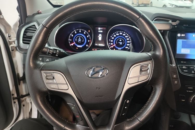 Used Hyundai Santa Fe 2015 2.0T Automatic All-Wheel Drive Smart Version 5 Seats Steering Wheel