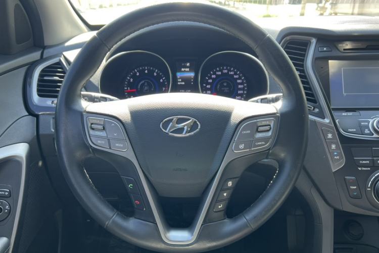 Used Hyundai Santa Fe 2015 2.0T Automatic 4x4 Smart 7-Seater Steering Wheel