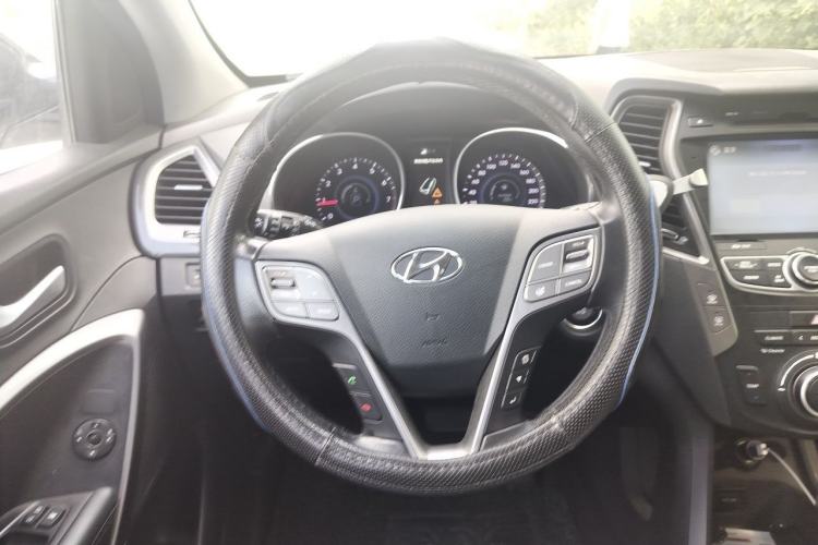 Used Hyundai Santa Fe 2015 2.4L Automatic Two-Wheel Drive Smart Version 5 Seats Steering Wheel