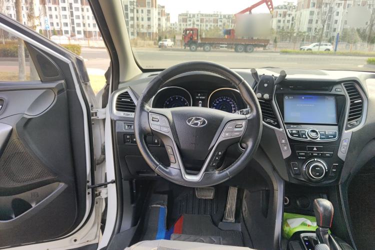 Used Hyundai Santa Fe 2015 2.4L Automatic All-Wheel Drive Smart Version 5 Seats Steering Wheel