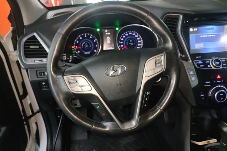 Used Hyundai Santa Fe 2015 2.4L Automatic All-Wheel Drive Smart Version 5 Seats Steering Wheel