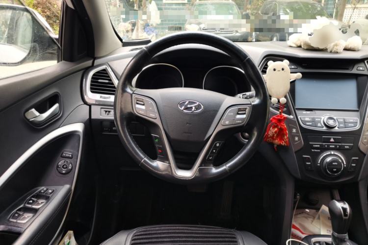 Used Hyundai Santa Fe 2015 2.0T Automatic Two-Wheel Drive Smart Version 5 Seats Steering Wheel